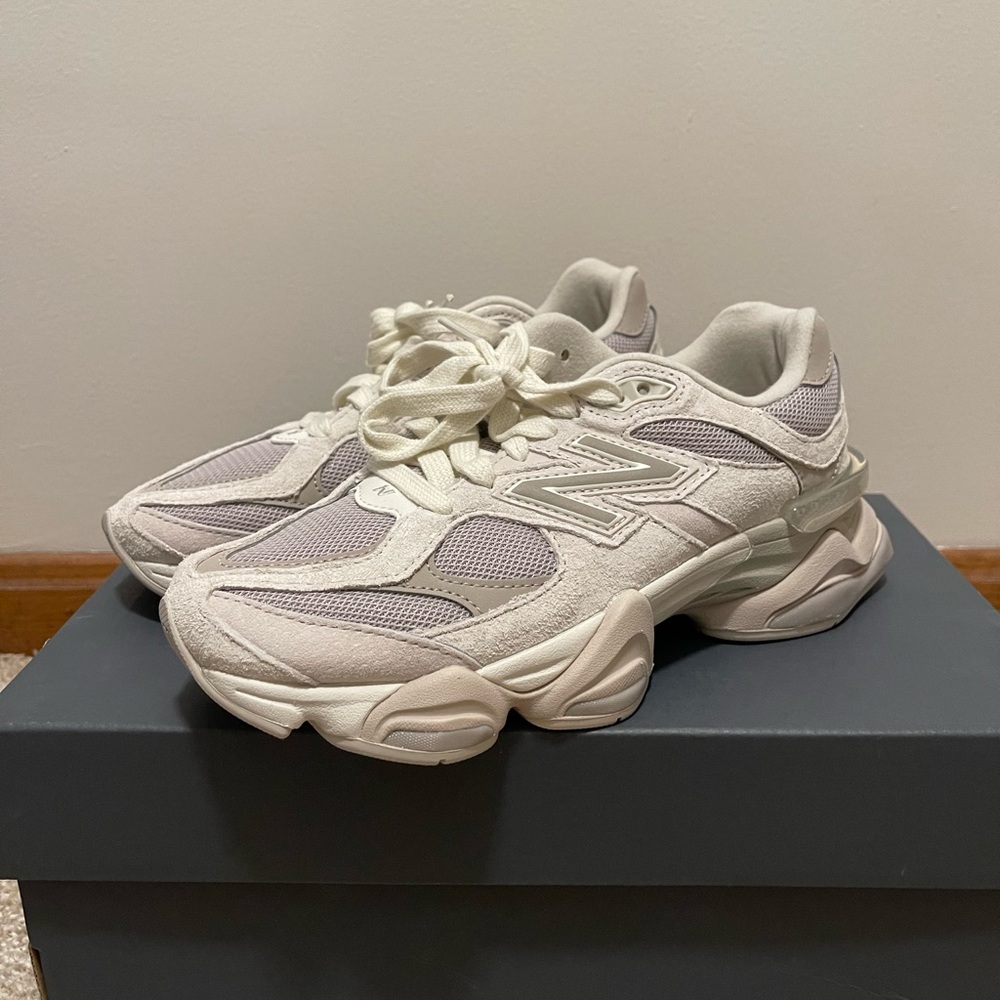 New Balance 9060 Tennis Shoe
